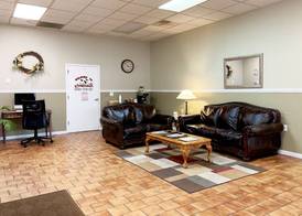 Paris Inn and Suites 5