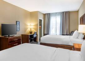 Comfort Inn & Suites At CrossPlex Village 5