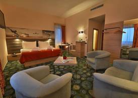 Ramada by Wyndham Airport Prague 5