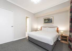Central East Perth Flat with Pool & Gym Access 3