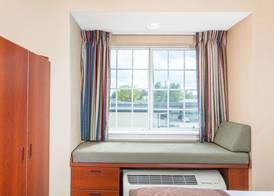 Microtel Inn by Wyndham Rogers 5
