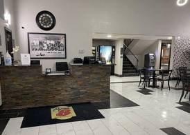 Super 8 by Wyndham Shakopee 4