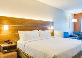Holiday Inn Express & Suites RUSSELLVILLE by IHG 5