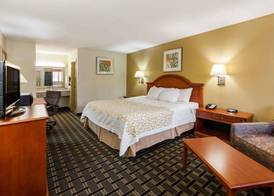 Days Inn by Wyndham Kent - Akron 2