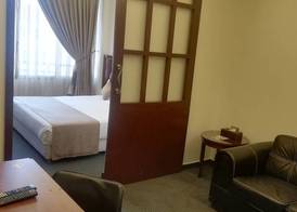 Midtown Hotel & Suites 4