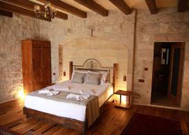 Sarnich Cave Suites 3