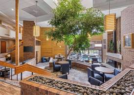Best Western Plus Landmark Inn 2