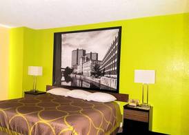 Super 8 by Wyndham Richmond/Broad Street 5