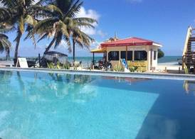 Club Rooms At Popeyes Beach Resort 5