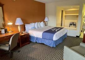 Days Inn by Wyndham Morehead 4