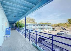 Leeward Motel By Capital O North Miami Beachside 3