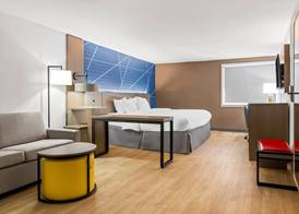 Comfort Inn & Suites 4
