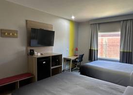 Super 8 by Wyndham Baytown 4