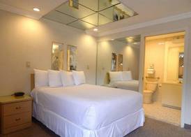 Commack Inn 4