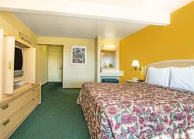 Travelodge by Wyndham Turlock 4