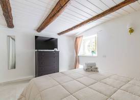 Umbertos Nest at Toledo 4