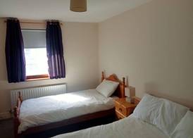 Central 2-Bed Apt Sleeps 5 above Great Derry Pub 2