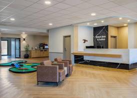 Days Inn & Suites by Wyndham West Edmonton 3