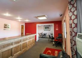 Econo Lodge Hornell 3