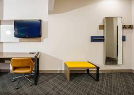 Comfort Suites University Drive 4