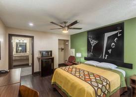 Super 8 by Wyndham Austin University/Downtown Area 5
