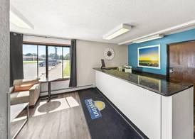 Days Inn by Wyndham Winona 3