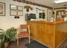 Super 8 by Wyndham Chaska 3