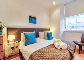 JOIVY Quiet Mews Street Apartment in the Heart of Edinburgh 5