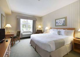 Days Inn by Wyndham Orillia 4