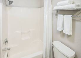 Holiday Inn Express CLEVELAND AIRPORT - BROOK PARK by IHG 5