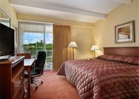 HomeSpring Inn & Studios 3