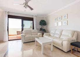 Incredible apartment with sea views and balcony 3