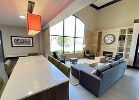 Country Inn & Suites by Radisson, Dunn I-95 5