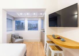 Cozy Studio in Chiaia district by Wonderful Italy 4
