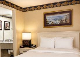 Ramada by Wyndham Trenton 4