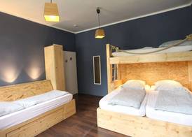Blue Doors Hostel KTV 3