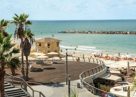 Gordon Beach Bright Stay by Sea N' Rent 4