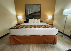 Super 8 by Wyndham Pevely 4