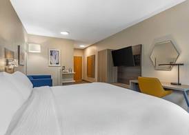 Holiday Inn Express & Suites CHARLOTTE by IHG 4