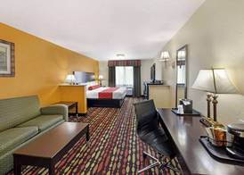 Best Western Greentree Inn & Suites 5