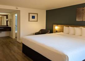 Rancho San Diego Inn & Suites 3