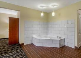 Comfort Suites Danville 4