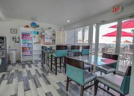 Beach House Inn with POOL & Hot Tub 4