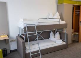 Highway Hotel 4