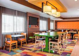 Fairfield Inn & Suites Holland 2