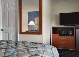 Days Inn by Wyndham - Cape Cod 4