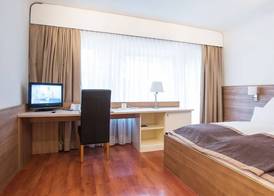 Hotel Hangelar 4