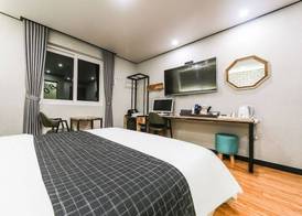 Luxury Motel 5