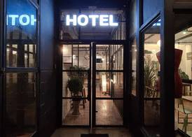Hand Hotel 2