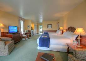 Spruce Point Inn Resort and Spa 4